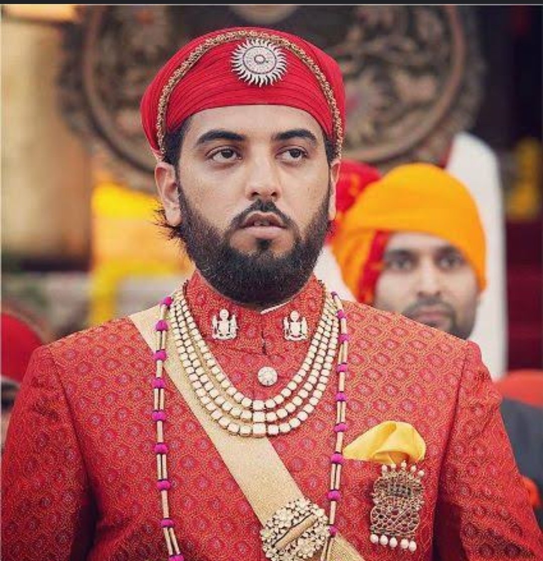 Satyend61199024's tweet photo. "वक्त आता है, वक्त जाता है।
वक्त को संभाल कर रखिए, वक्त बेवक्त काम आता है।"-कुंवर लक्ष्यराज सिंह मेवाड़, उदयपुर राजघराना 🙏❤️🪖#Royalrojputana #udaipur #culture #soldiervoice @lakshyarajmewar @AjaiBhadauriya @alok_gaud_ @BoltaHindustan @aajtak @ABPNews @Saurabh_MLAgk https://t.co/Kr6bwmCWQT