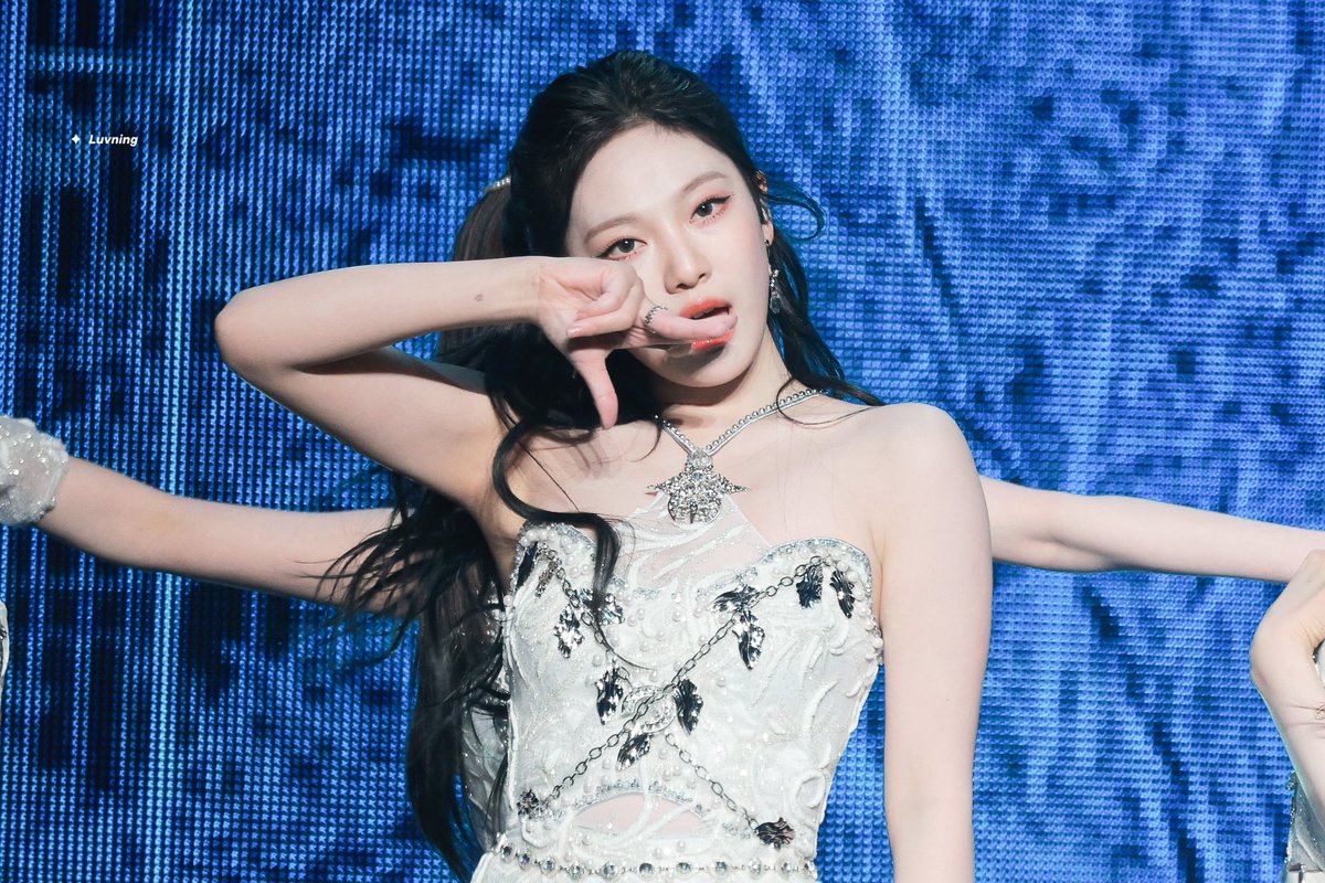 _luvning's tweet photo. 230226 SYNK : HYPER LINE

완전 공주님이야..💕💕

#AESPA #닝닝 #NINGNING #宁艺卓 https://t.co/q1JT9NZOa2