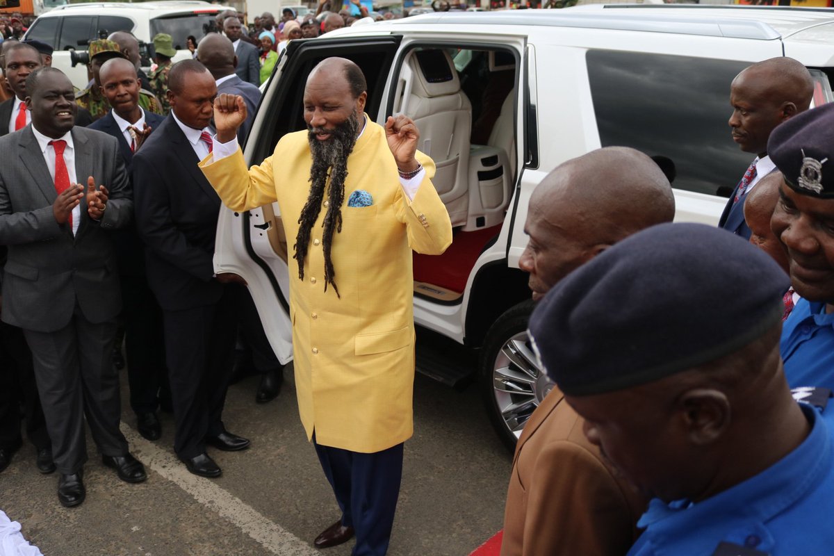 #ProfetaDaChuva, The Latter Rain Is Here. Imagine At One Command Of HIS TERRIBLE PROPHETIC TONGUE and Heaven Obeyed And Release Rain