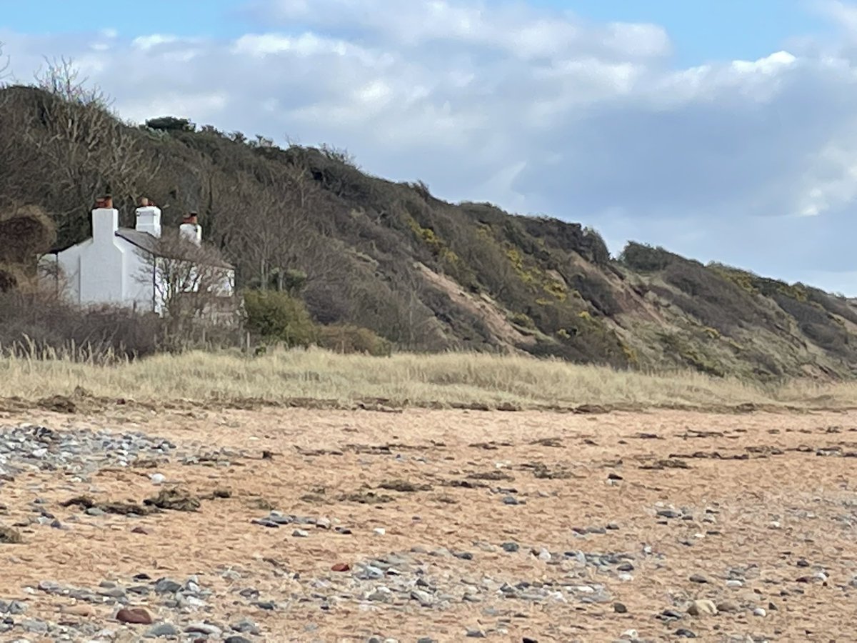 AlCrop's tweet image. Lovely afternoon walk from Thurstaston to West Kirby