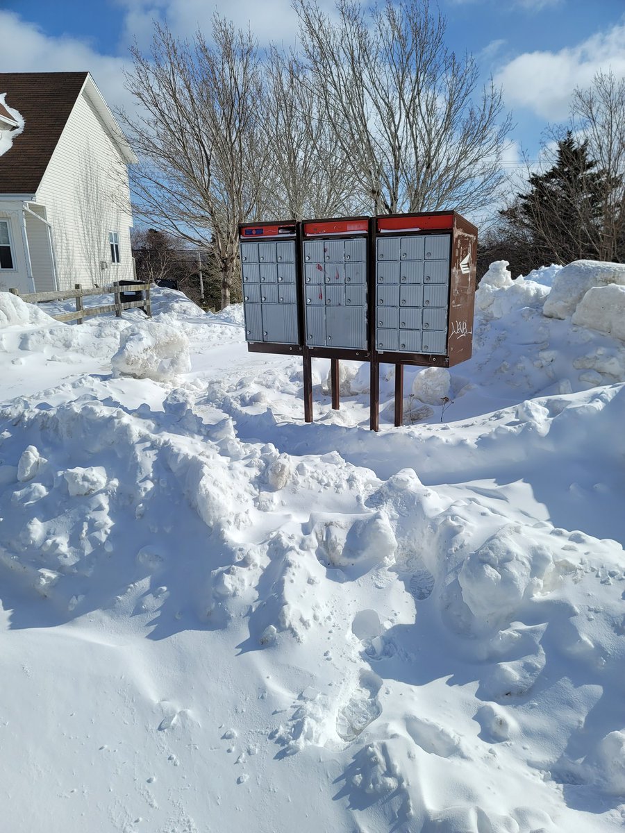 MountPearlMemes's tweet photo. @canadapostcorp it's been days since the last snowfall. Why is our mailbox still not cleared out? Someone is going to break their neck here. #nlwx #nltraffic https://t.co/OhRTouYpmO
