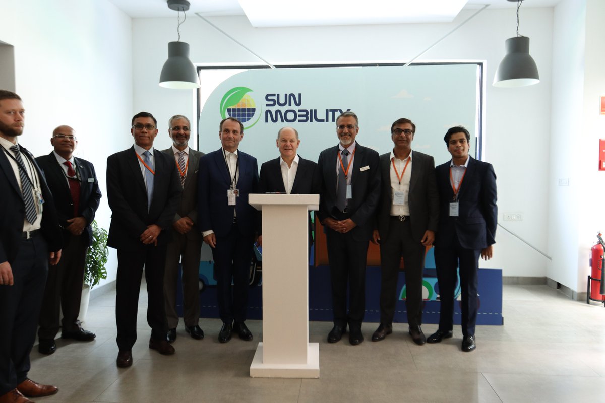 What a proud moment to see the German Chancellor @OlafScholz swap our smart battery at the @SUN_mobility development center this afternoon! We had an engaging conversation about our technology, & how India is innovating affordable, hi-tech, and sustainable solutions.