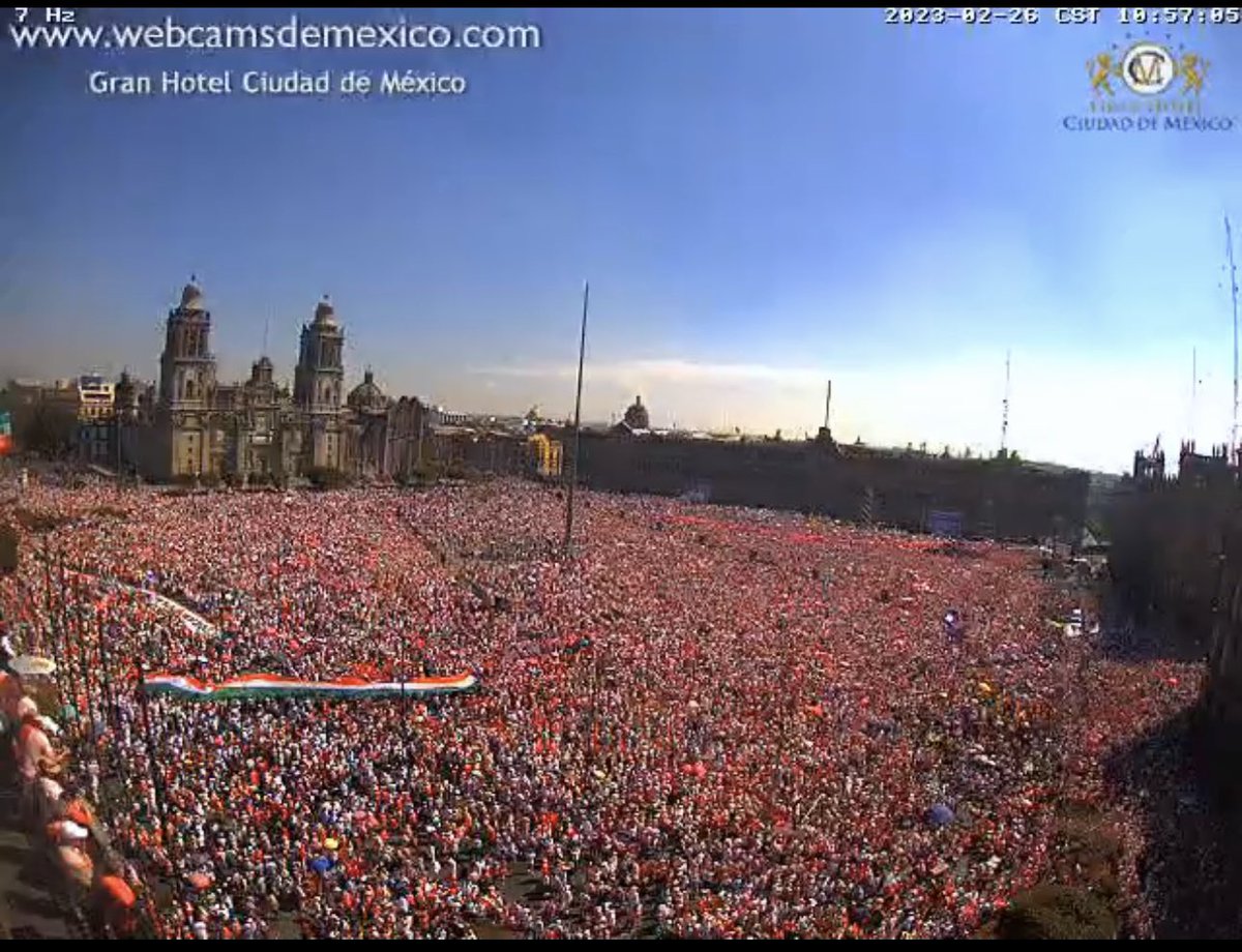 medicosergio's tweet photo. Seguimos llegando.

La marcha:

NO es contra la gente humilde.
NO es a favor de NINGÚN partido político.
NO es a favor de García Luna.
NO es clasista, ni racista..
NO es de conservadores ni fifis

La marcha es para podamos seguir teniendo DEMOCRACIA.

#MarchaINE
#ElINENoSeToca https://t.co/ppI8lBwDgo