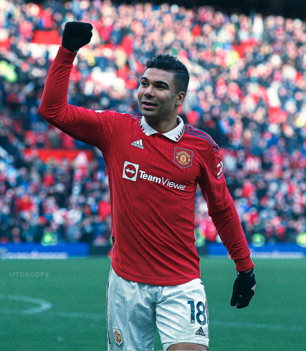 One hand there. I'm still freaking out. I might switch off the TV #MUNNEW