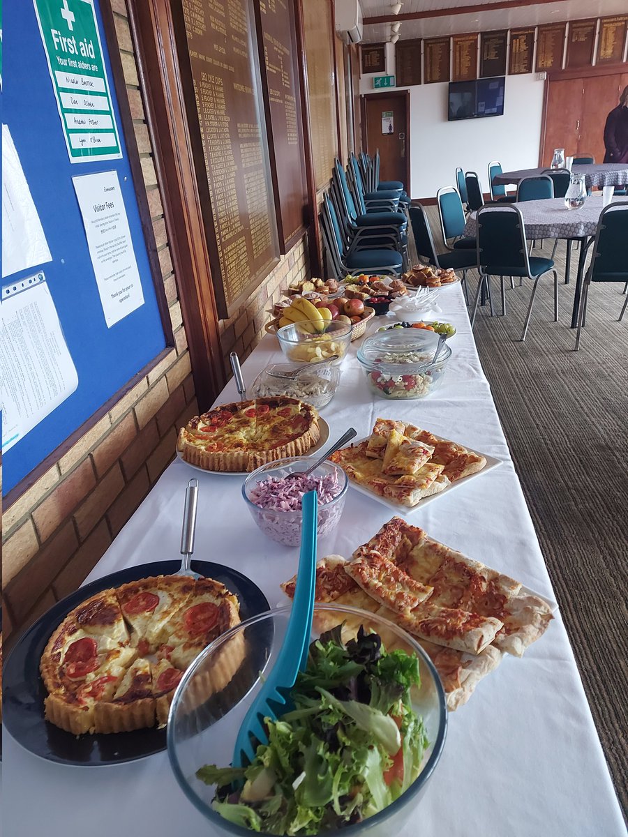 Co-organised the Ladies friendly between Walthamstow & Connaught today. A very sociable afternoon with #squash #racketball, prizes, good food & great company. Fab to see some beginners & juniors too. Well done to players from both clubs & tnks @englandsquash #growingthegame