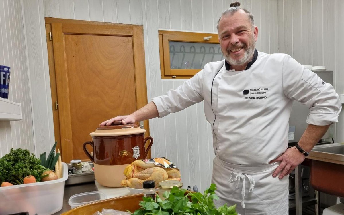 Lebienpublic's tweet image. Professeur de cuisine à Dijon, il va défier des chefs lors du prestigieux Trophée Bernard-Loiseau
bienpublic.com/magazine-cuisi…