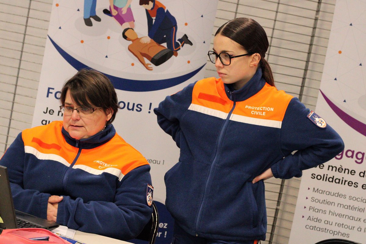 ADPC50's tweet photo. [BÉNÉVOLAT] Ce samedi avait lieu la journée du Bénévolat à Cherbourg ! 🗣️
Nos bénévoles étaient présents toute la journée pour vous rencontrer, vous parlez de notre association et de nos missions 🤝🏻
Ils ont également eu la visite de Monsieur le Maire ! 📷

🟠🔵 https://t.co/OeVw9Ro5sX
