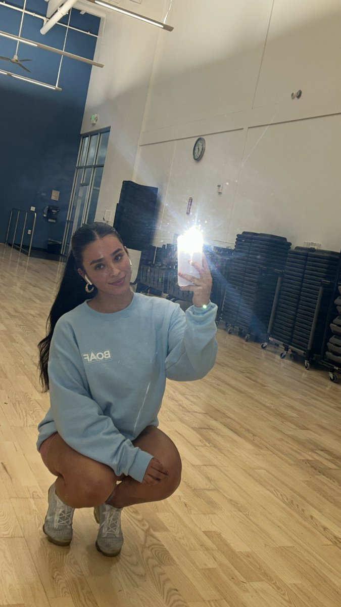 DesieryDmarie's tweet photo. The amount of support we received with these is so beautiful 🥺 beyond thankful and blessed 🫶🏼 with that being said preorders for all crewnecks close today at 6pm. All are $25 and available in sizes S-2XL 💗 Available in PINK, Babypink, Babyblue 💗 @boafseamoss https://t.co/LoNqghltJp