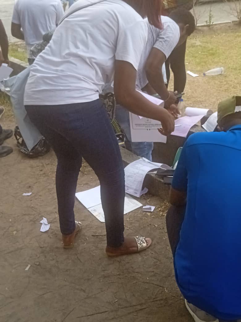 drpenking's tweet photo. Corpers in Rumuokoro area of Rivers State seen changing Peter Obi’s results in Favour of APC after collecting 200$ from Wike https://t.co/H7lNVSAaMP