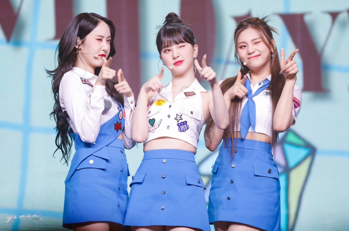 230225 홍콩 팬미팅

Still alive.

#비비지 #VIVIZ #은하 #EUNHA #신비 #SINB #엄지 #UMJI