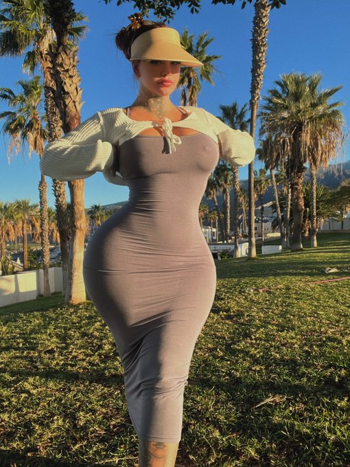 Curves🌴🌴🌴 https://t.co/1oaNV5R3GE