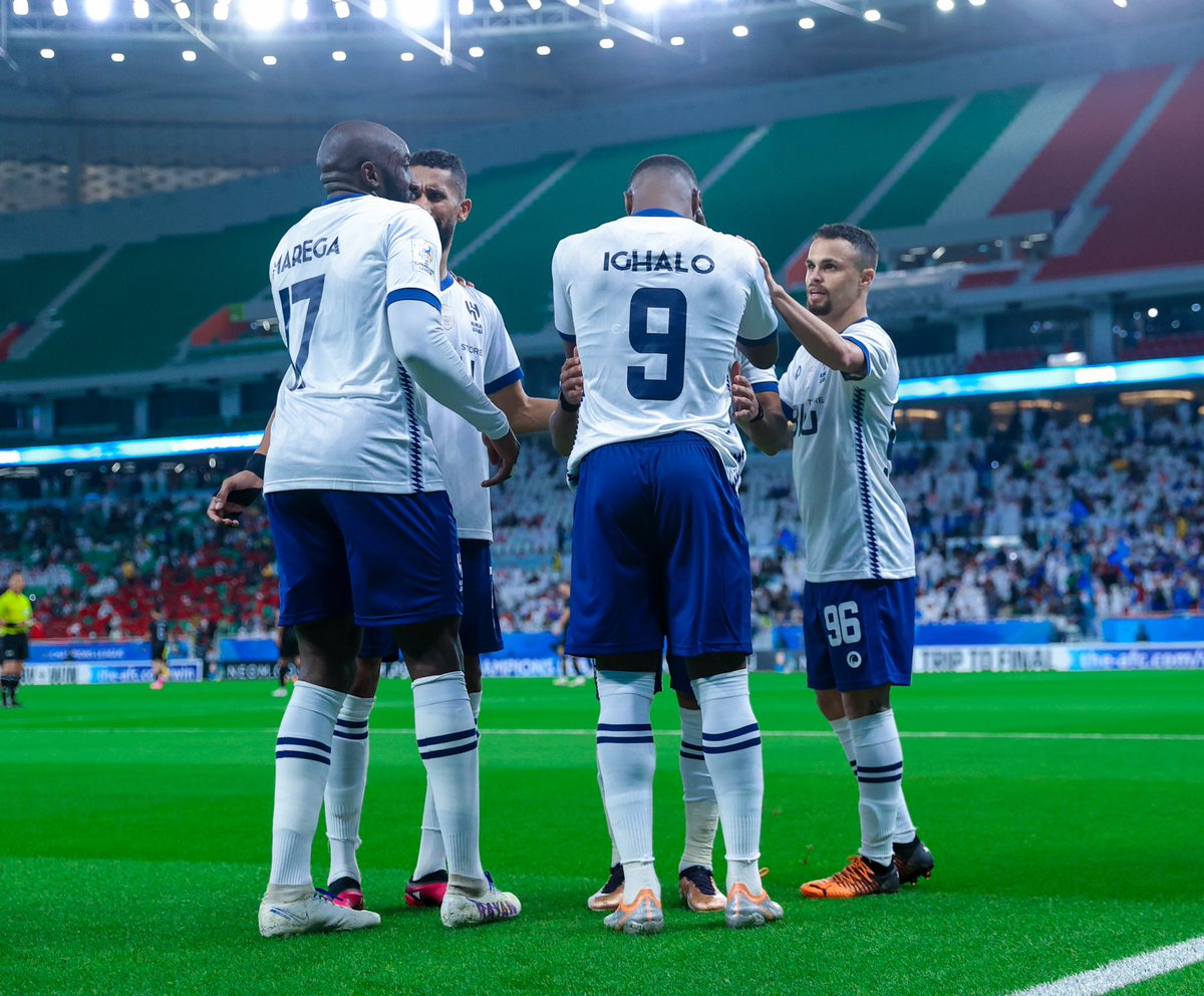 Blue3HS's tweet photo. اشرف الوطن واجيب ثاني العالم ، بعدها ب ايام اوصل لنهائي اكبر قارة كل هذا والهلال موقوف فترتين .
- آرفـع راسك انت هلالي 💙💙
#الهلال https://t.co/49oxO7YUmX