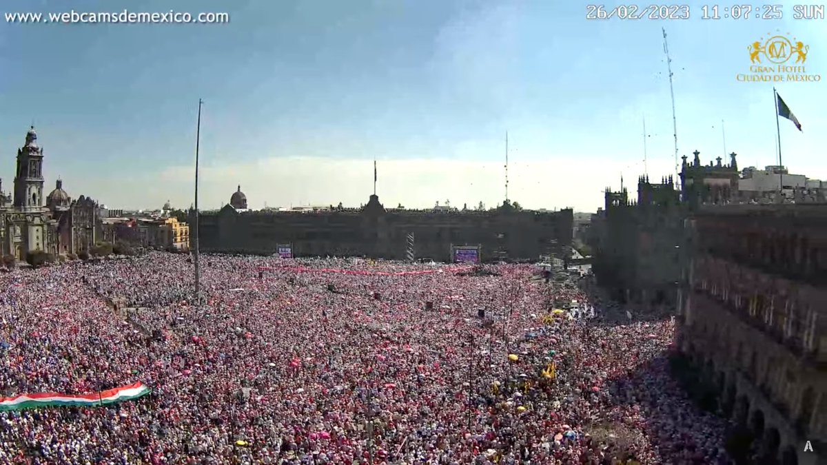 CaniBasut's tweet photo. Así los fachos, sólo pudieron juntar acarreados a duras penas para ir al Zócalo.
No pudieron hacer una marcha a reventar por todo Reforma ni lograr llenar el Monumento a la Revolución al mismo tiempo,como nosotros en la #MarchaConAMLO
Ha sido un total fracaso #LaMarchaDeLosNarcos https://t.co/gIrXLVwvPt