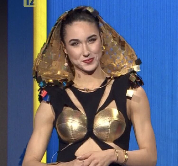 miraculum_tweet's tweet photo. Znajdź różnice  #Eurovision https://t.co/iewiMrzJ1B