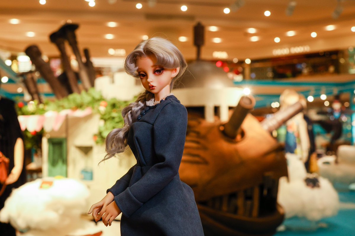 I can’t thank my seamstress enough for making this dress last minute and took a long ride delivering it to me personally. 

I am especially happy she picked the very perfect fabric that is comfortable, drapes beautifully and the colour is just right!

#peakswoods
#ハウルの動く城