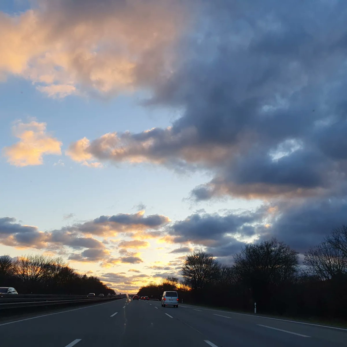 JRuehlemann's tweet photo. Ein bisschen Abendstimmung 🥰 https://t.co/38tiC4mkeR