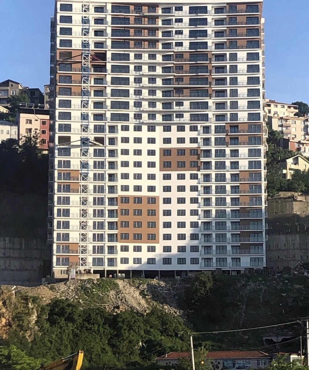 yirmiucderece's tweet photo. 📌Kader planına uygun olarak inşa edilen bu bina, Zonguldak’ın Kozlu ilçesinde bulunuyor. https://t.co/Q0E6XJdQli
