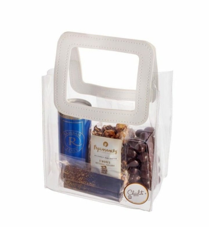 HHWines_'s tweet photo. Introducing the newest addition to our mishloach manot - Blue Rambam Moscato in a can, paired with tasty nuts and chocolate from your favorite chocolate bar! Wishing you a refreshing & flavorful Purim celebration.
#Purim #MishloachManot #RambamWine #BlueMoscato #WineInACan🍷🍫🌰 https://t.co/xvAQ4rgmaM