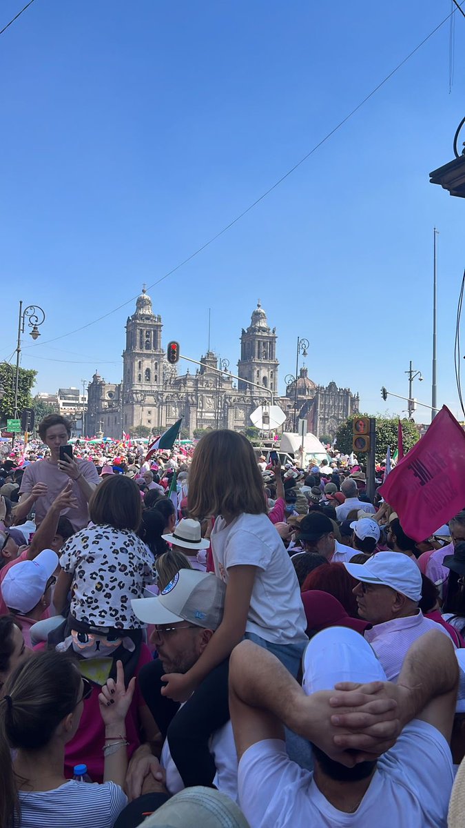 qtf's tweet photo. #ConElINENo 
Somos más los que queremos democracia. Aquí no hay acarreados … hay ciudadanos mexicanos  que están conscientes de que México no es de un tirano.
Es de todos y lo vamos a sacar adelante en las urnas.
Qué vean los Magistrados que es lo que quiere México,
FF https://t.co/SjyePepBoT