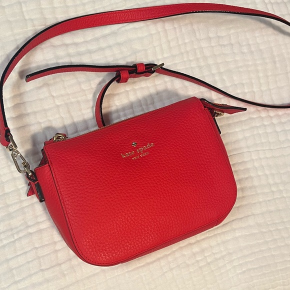 tazmoet's tweet photo. So good I had to share! Check out all the items I'm loving on @Poshmarkapp #poshmark #fashion #style #shopmycloset #katespade #jcrew #moonriver: https://t.co/TIApfiByAo https://t.co/Hd5Gej2yl8