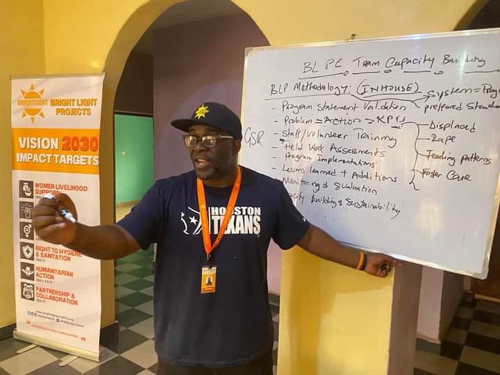 bisinjob's tweet image. BLP Executive Director Franco Bonghan 🇺🇸🇨🇲 🇬🇳 🇬🇧🇳🇬 🇸🇱

&quot;Bright Light Projects office .. Dialogue on capacity building .. topic .. Project Management 101 ..&quot;

#capacitybuilding #projects #ProjectLifeCycle #teambuilding👐 

📧 info@brightlightprojects.org
🌐 brightlightprojects.org