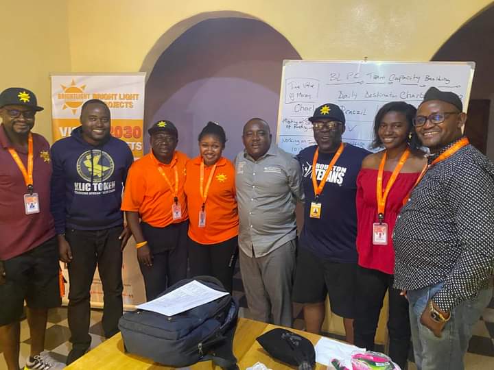 bisinjob's tweet image. BLP Executive Director Franco Bonghan 🇺🇸🇨🇲 🇬🇳 🇬🇧🇳🇬 🇸🇱

&quot;Bright Light Projects office .. Dialogue on capacity building .. topic .. Project Management 101 ..&quot;

#capacitybuilding #projects #ProjectLifeCycle #teambuilding👐 

📧 info@brightlightprojects.org
🌐 brightlightprojects.org