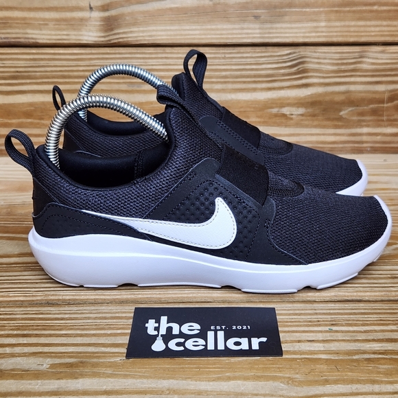 ShopToxi's tweet photo. So good I had to share! Check out all the items I'm loving on @Poshmarkapp #poshmark #fashion #style #shopmycloset #nike #jordan #jimbeam: https://t.co/fNuieI2TEL https://t.co/duHY0BcX1x