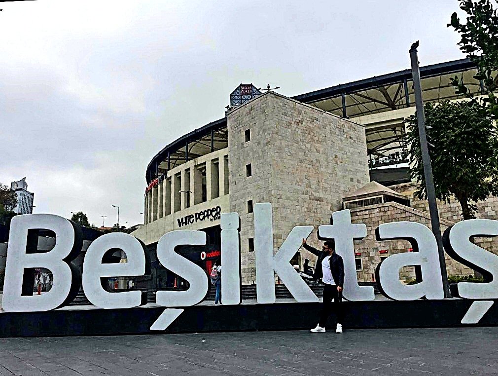 ah__METT's tweet photo. Beşiktaşlı olmak ŞEREFTİR. https://t.co/1tu4ejPJux