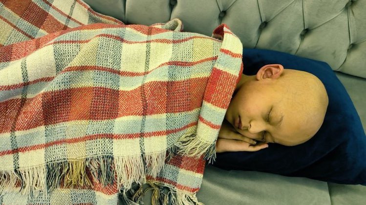 Yusuf Kerim 20 kilodan 17 kiloya düştü bu yavrucak gözlerimizin önünde günden güne eriyor onun hastalığı baş ağrısı değil.
Ewing Sarkom adlı kemik kanserinin dördüncü evresinde şuanda.
Yaşama ihtimali %20 olan Yusuf'a annesinin verin.
<a href="/adalet_bakanlik/">T.C. Adalet Bakanlığı</a>