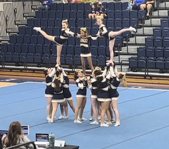 TheU_FarmersFB's tweet photo. Another AWESOME experience with our Cheerleader!!!! Congratulations to Christina, her coaches and teammates!!!
🙌🏼💙💛💍 #STATECHAMPS #RINGem https://t.co/CrJXHc4xHi