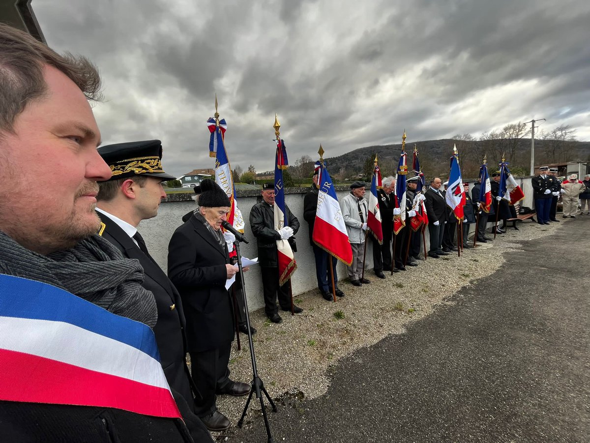 CyrilPellevat's tweet photo. #Commémoration pour rendre #hommage aux événements de Foges au cimetière de Sciez puis devant le monument aux morts de Lully.
Puis une autre #cérémonie à l’école hôtelière de Thonon les Bains pour les fusillés du Savoie Léman. 

#anacr #devoirdemémoire https://t.co/hqYp38VTy8