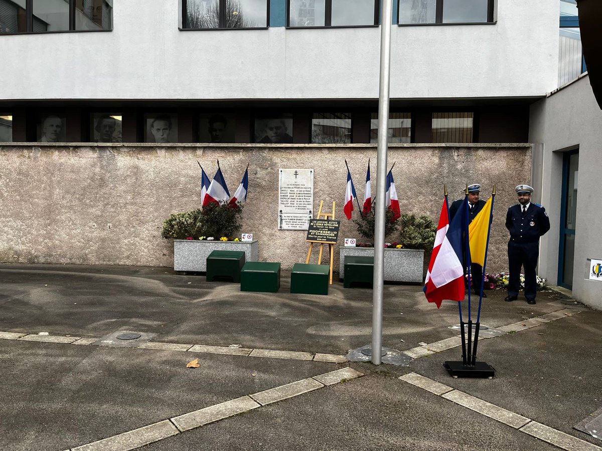 CyrilPellevat's tweet photo. #Commémoration pour rendre #hommage aux événements de Foges au cimetière de Sciez puis devant le monument aux morts de Lully.
Puis une autre #cérémonie à l’école hôtelière de Thonon les Bains pour les fusillés du Savoie Léman. 

#anacr #devoirdemémoire https://t.co/hqYp38VTy8