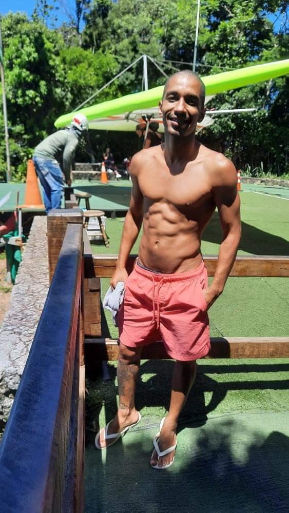 rafahosty1's tweet photo. Que dia maravilhoso 🪂🪂🪂
#asadelta #voolivre #errejota #verão https://t.co/0hb3HZOyQI