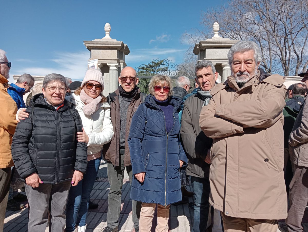 gmpsoesblascani's tweet photo. Con los vecinos de Canillejas defendiendo una #TorreAriaspublica https://t.co/LmjG87zz4I