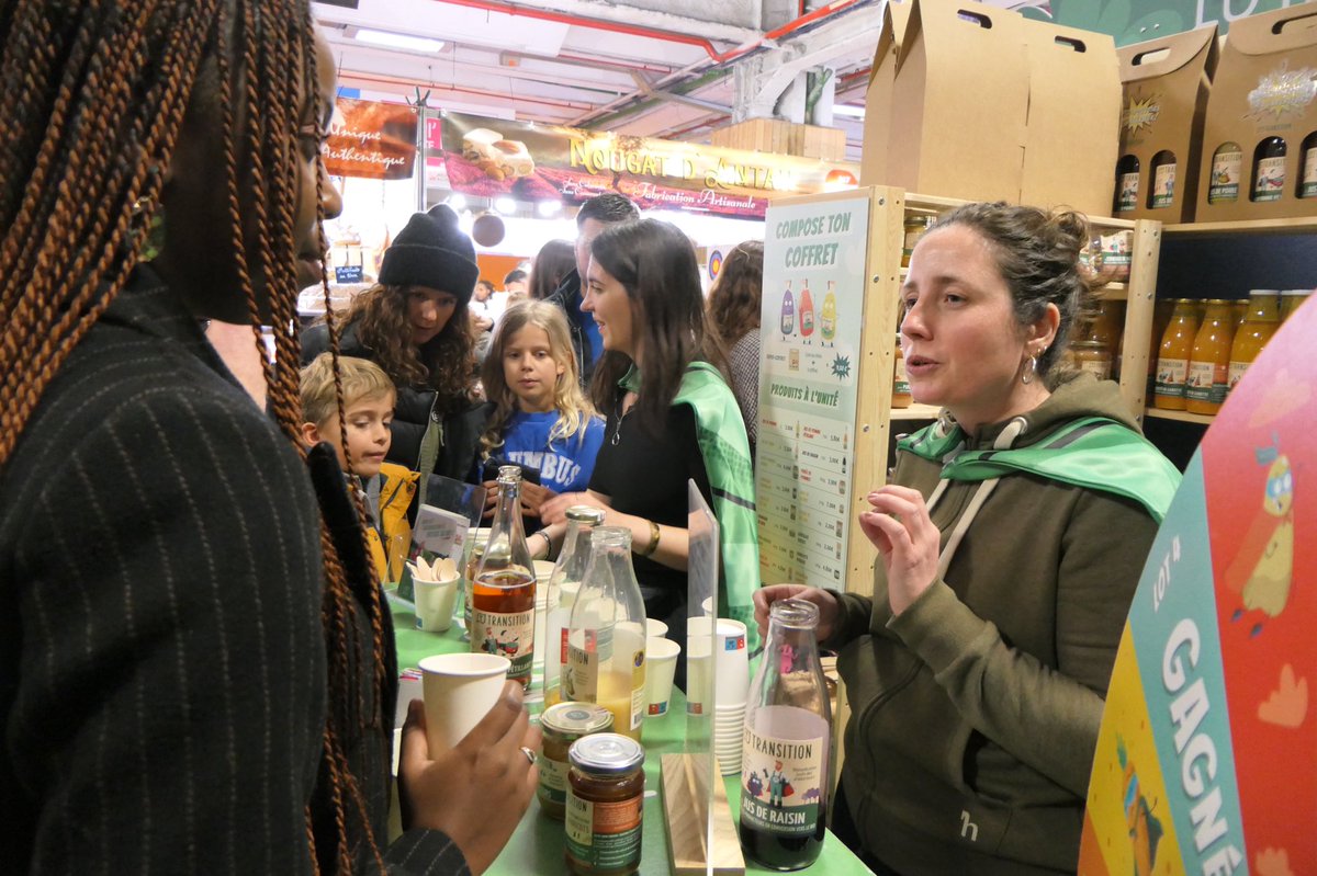 J_Democrates's tweet photo. 🌾 #SIA2023 

📸 Retour en images sur la visite des Jeunes Démocrates au @Salondelagri.

💬 « Ce salon est un moment de rencontres, d’échanges avec le monde agricole, pour que nous bâtissions ensemble un pacte de compréhension mutuelle et de fierté partagée » - @MFesneau https://t.co/wbUAVDeKL5