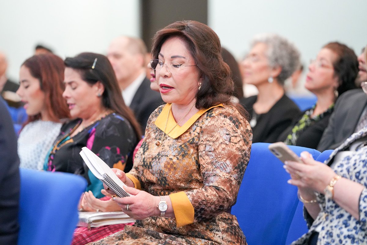 MLPiraquive's tweet photo. Fotos de nuestra enseñanza acerca de 1 de Juan capítulo 2, transmitida el 26 de febrero de 2023, realizada en la Iglesia de Dios Ministerial de Jesucristo Internacional @IDMJIoficial en Weston, Florida, Estados Unidos.

Enlace a la enseñanza: https://t.co/tXbNWUUdu8 https://t.co/hpRt56ZGIV