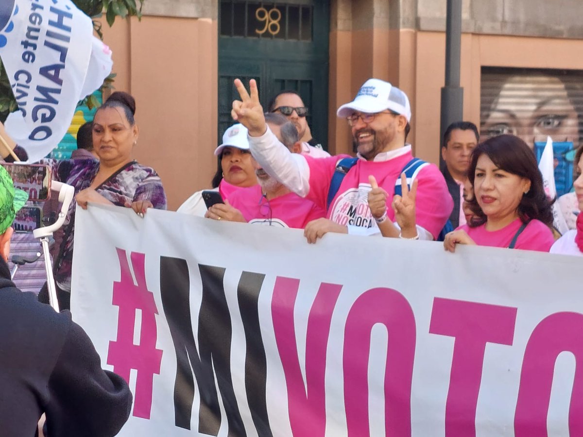 El <a href="/ConsNTortilla/">Consejo Nacional de la Tortilla</a> presente en #MarchaINE.

<a href="/acostanaranjo/">Guadalupe Acosta Naranjo</a>  <a href="/EmilioAlvarezI/">Emilio Álvarez Icaza Longoria</a> <a href="/FCN_mx/">Frente Cívico Nacional</a> <a href="/GustavoMadero/">Gustavo Madero</a>