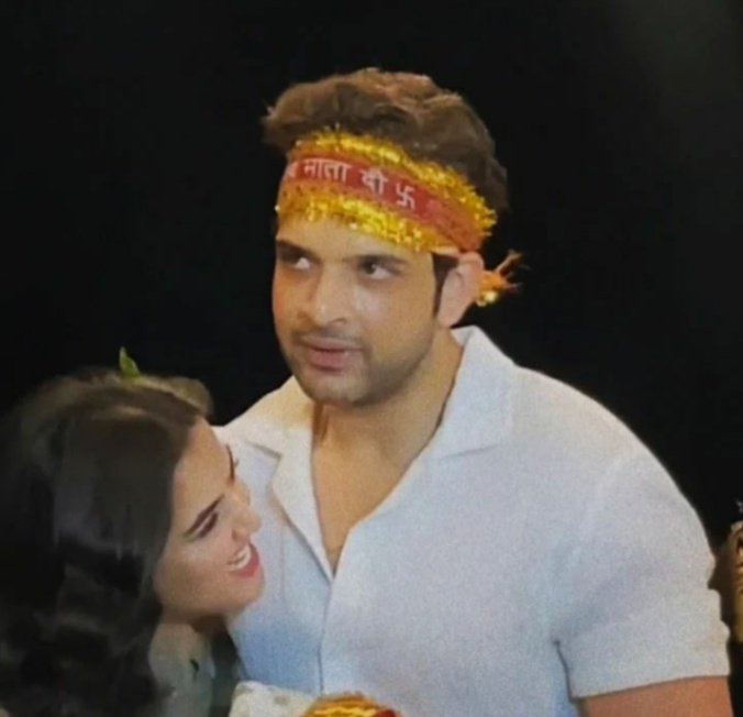 Tejran_4ever's tweet photo. 11:11
Wish you both a lifetime of togetherness, adventures, happiness and love. May you always bring out the best in eo and continue to grow in life. Love you....stay blessed❤

#TejRan #TejasswiPrakash #KaranKundrra https://t.co/X4nxiw9ykr
