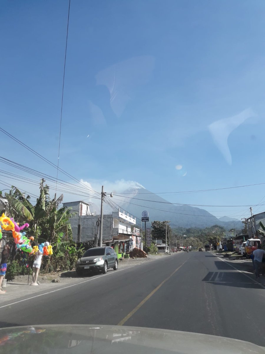 Tv26Television's tweet photo. Incendio en el #VolcanSantaMaria se ha incrementado en tamaño https://t.co/ahbmrAmxmA