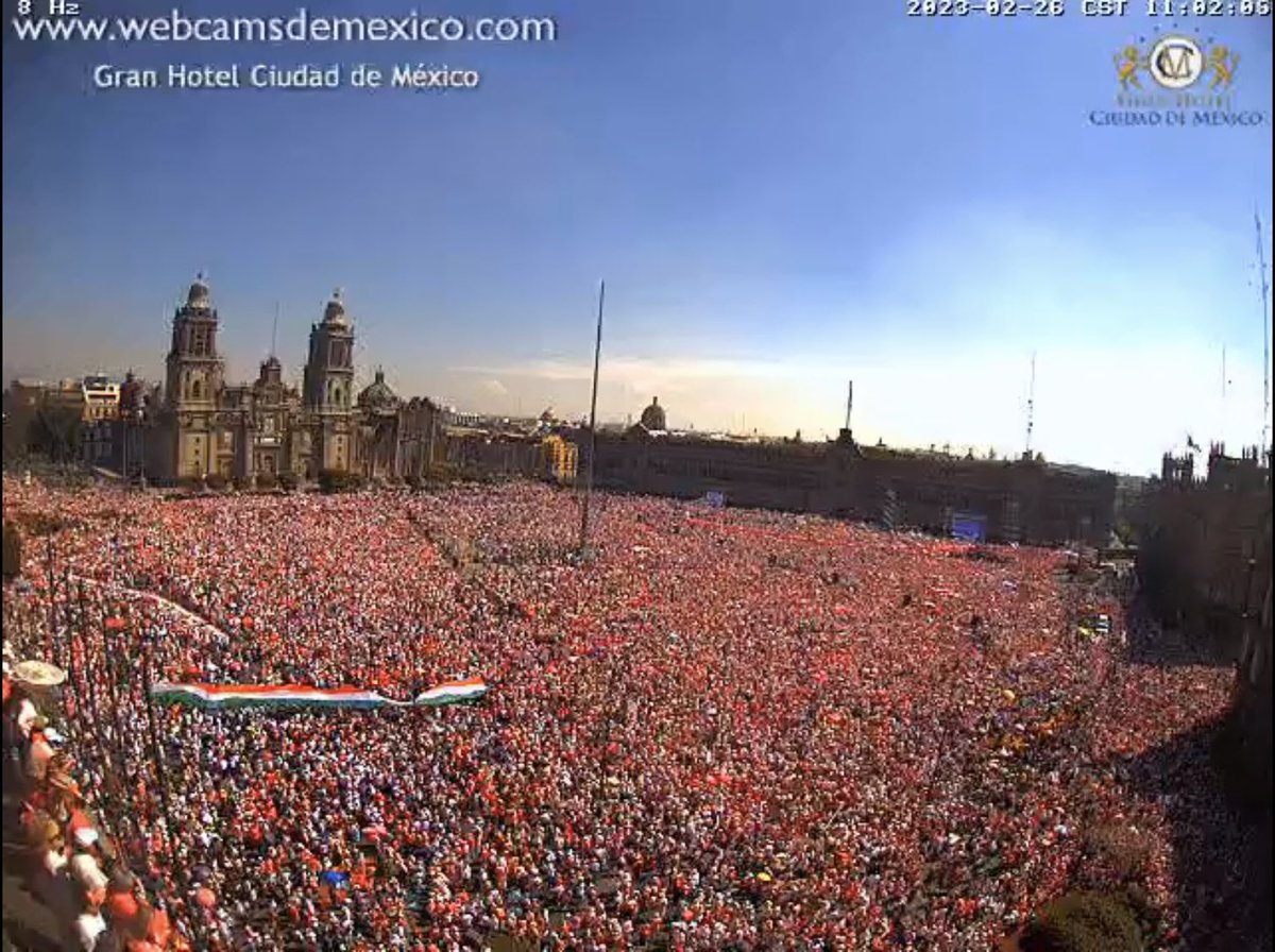 claudiahuitrnv1's tweet photo. Esto es #Mexico#YoDefiendoMiVoto #YoDefiendoLaDemocracia 👊💓 #Morelos #RSP #YoSiVinealZocalo https://t.co/yso59r01rR