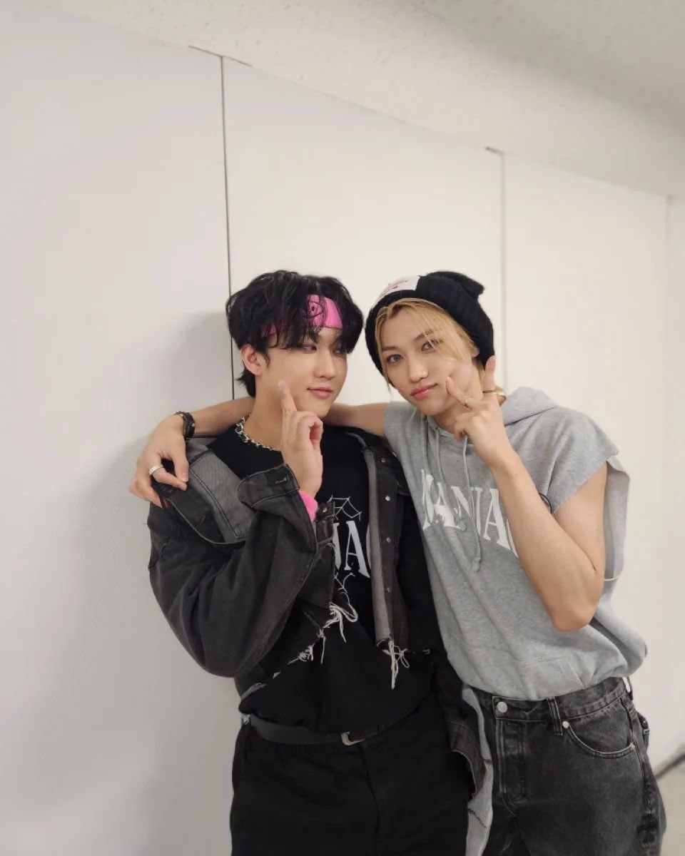 changlixfolder's tweet photo. never separate. #changbin #felix https://t.co/wvYQMDYqy2