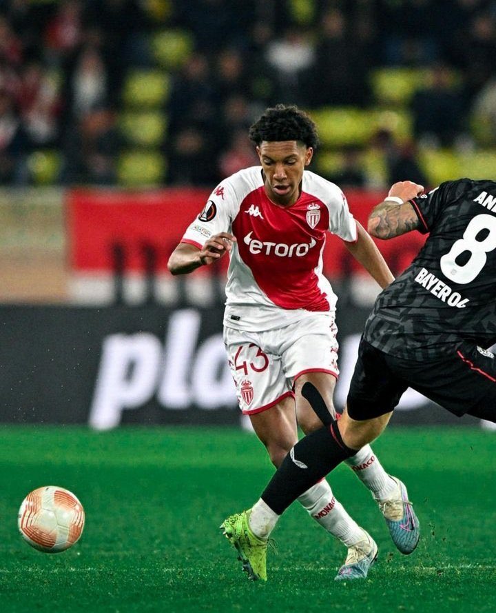 Tonsser_fr's tweet photo. Face à son frère Sofiane, qui joue pour Nice… Edan Diop (18 ans) fait son entrée pour son premier match en Ligue 1 ⚽️🤩 https://t.co/M5EfhjWS2X