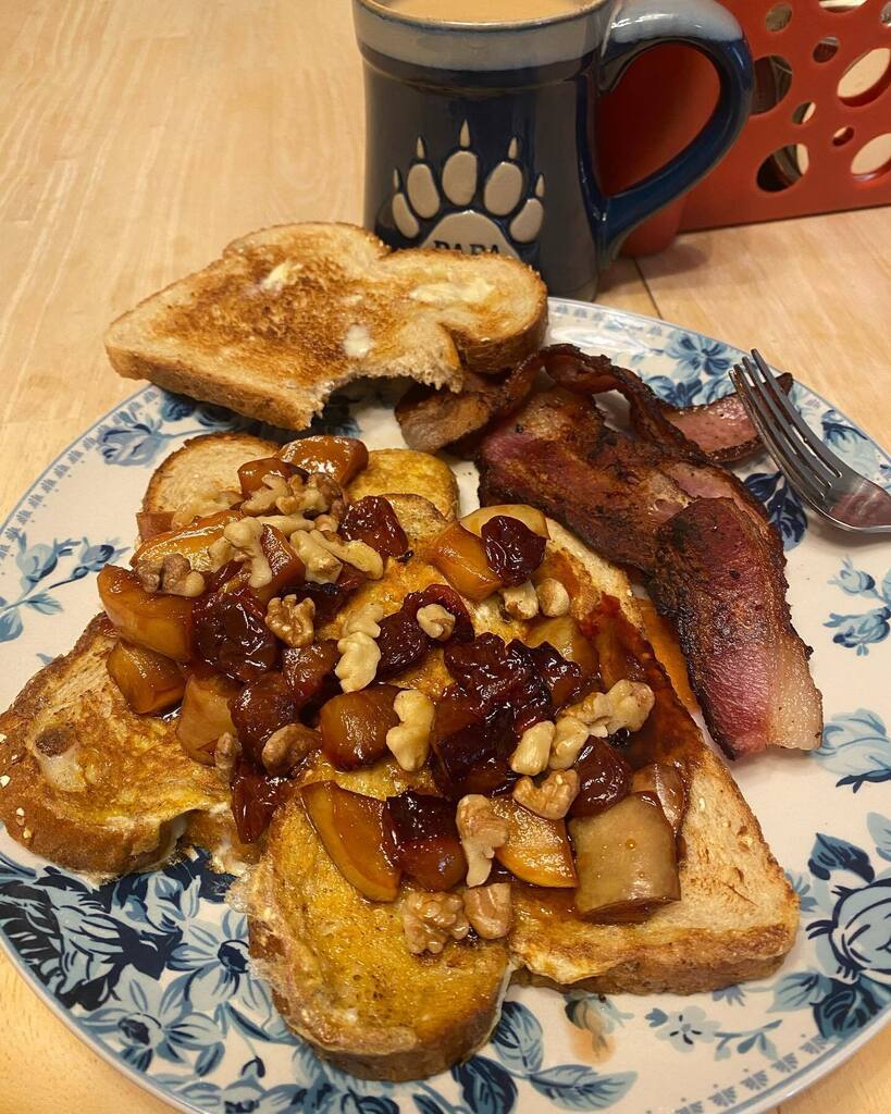 JREDesigns's tweet photo. What it looks like when I tell @mountainsandmayhem11 we’re having a decadent breakfast. https://t.co/yegNc91UMC https://t.co/hS7iGLRuhN