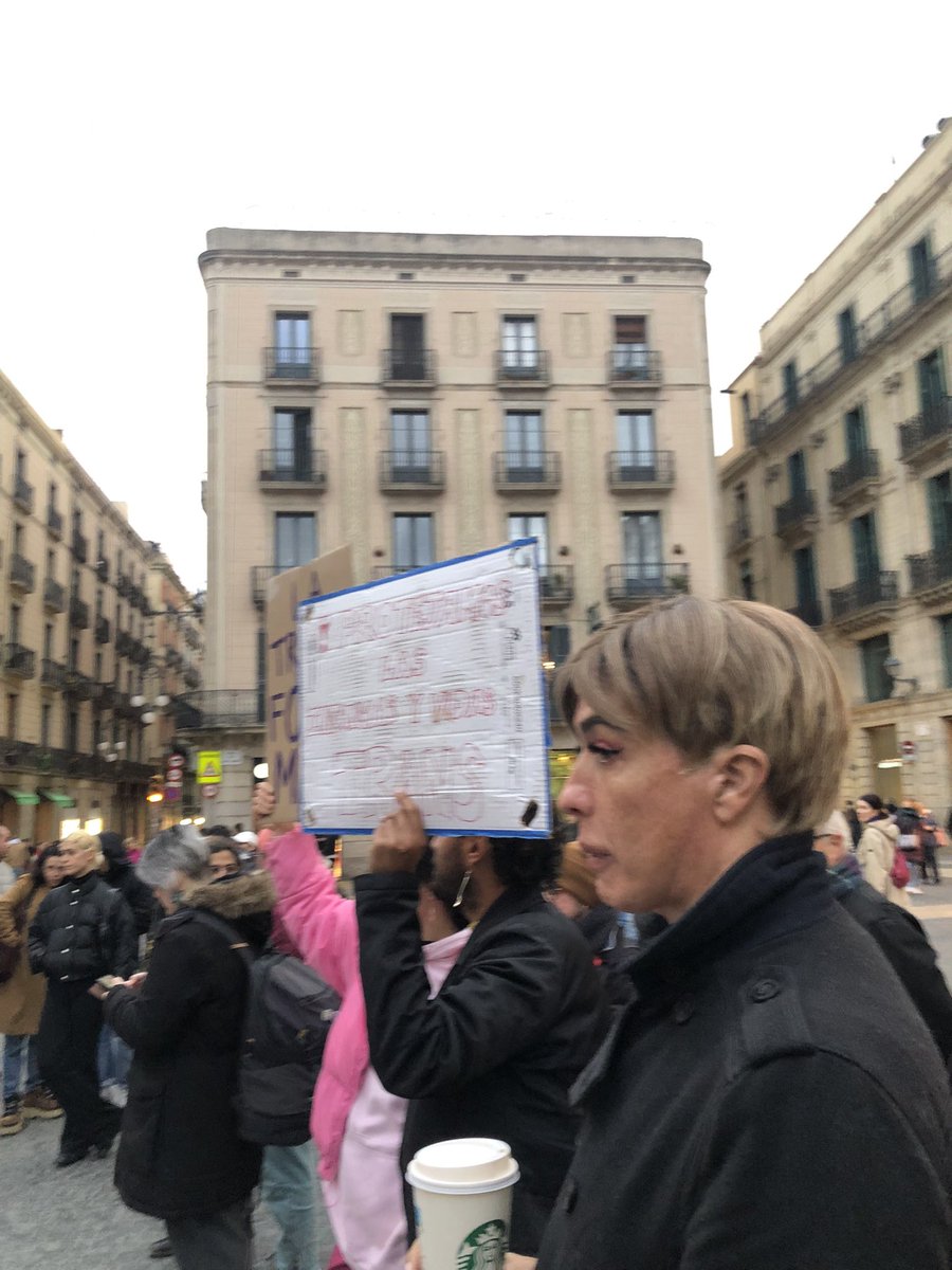 _Maria_Dantas_'s tweet photo. Es deia Ivan.
La transfòbia mata!
El racisme mata!
Acte a Barcelona per la memòria de l’Ivan i per #StopTransOdi
#SeLlamabaIVAN https://t.co/vgrggABW6S