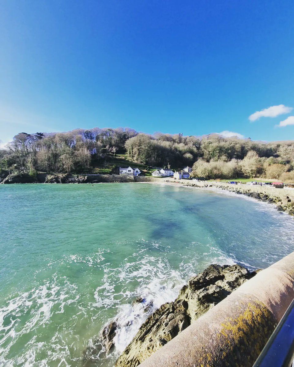 kerry2591's tweet photo. A walk in the sunshine just makes everything better 🌊☀️

#salcombe #devon https://t.co/Z4uosM79b4