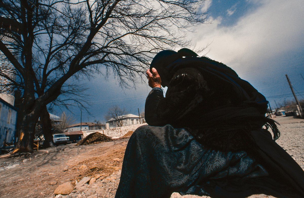 rzvanova's tweet photo. Azerbaijan, Karabakh, Agdam, February 1992

A survivor cries before preparing the bodies of her parents for burial according to Muslim tradition.
#JusticeforKhojaly
#KhojalyGenocide
#26February1992
#dontforget
#XocalıyaƏdalət https://t.co/vZGdT6IJpA