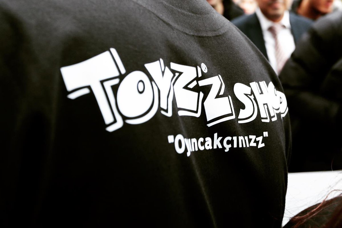 toyzzshop tweet picture