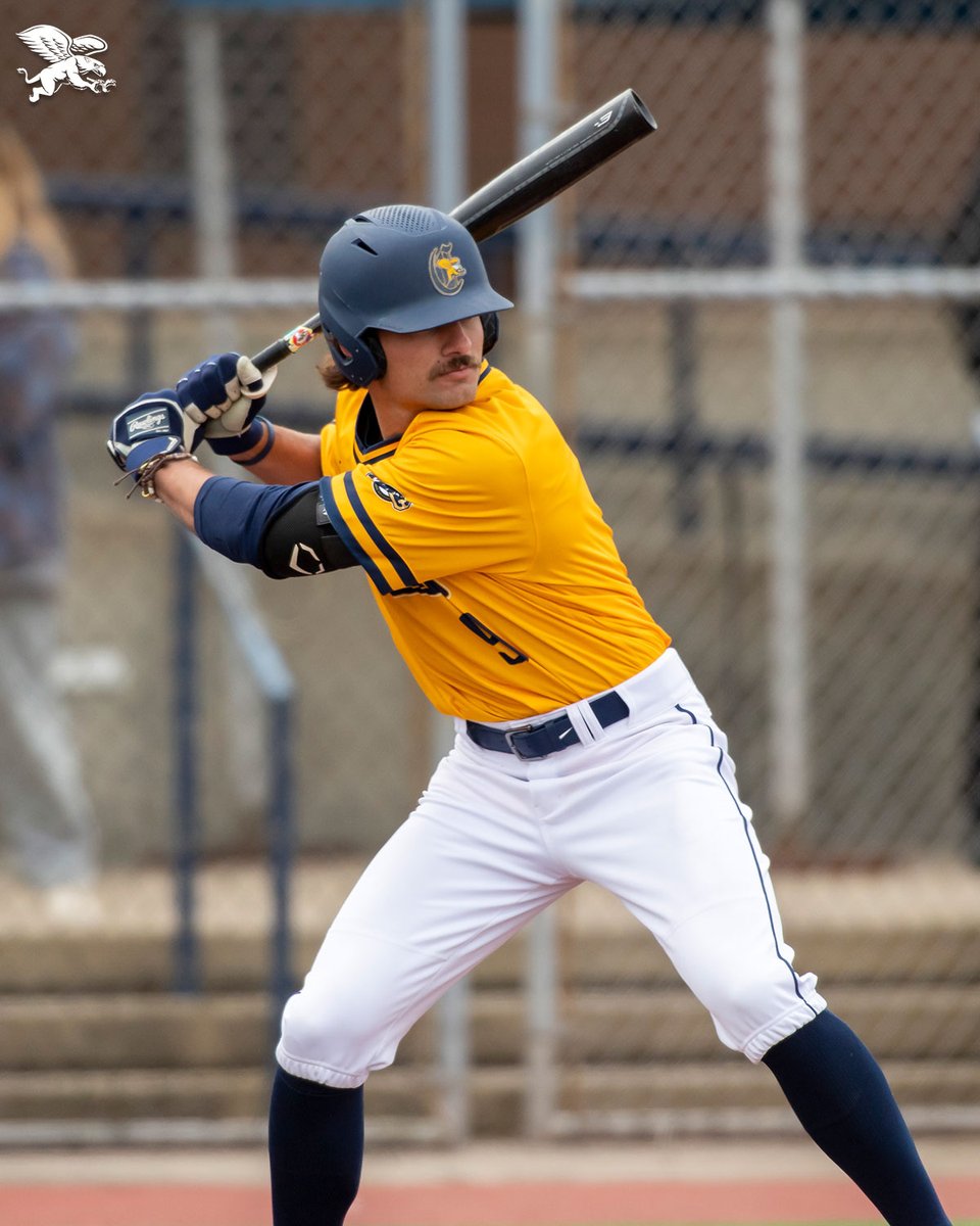 Touch 'em all, nine!

Sebastian's first collegiate home run puts the #Griffs up 4-0 in the first.