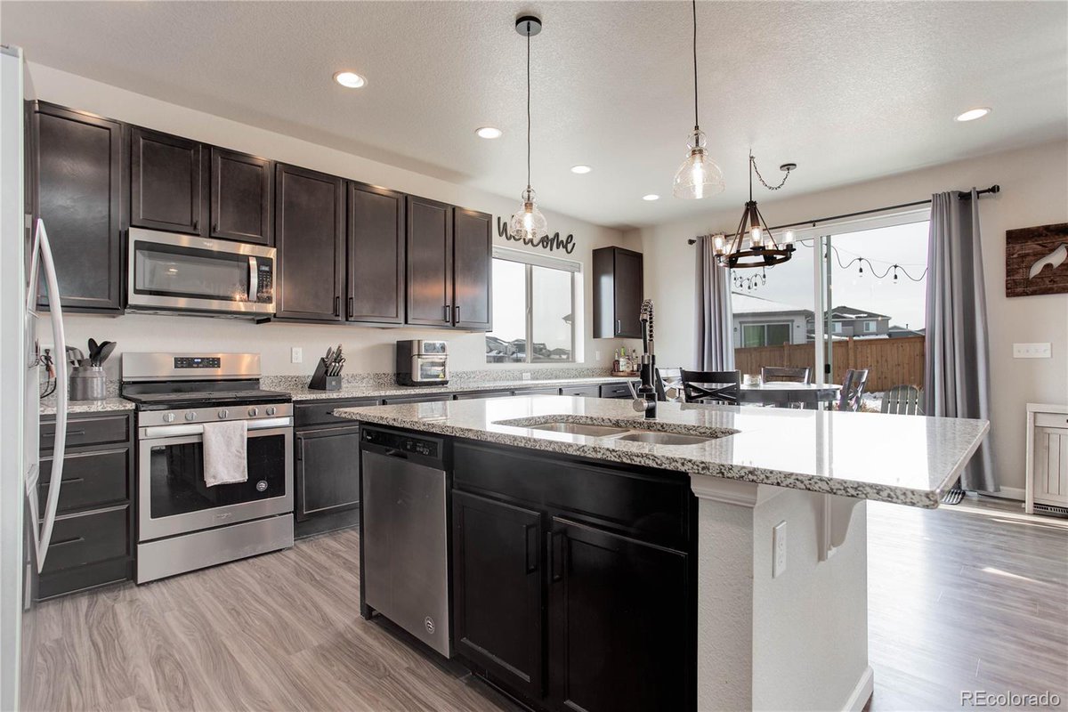 OPEN HOUSE TODAY 10A-2P/11713 Olive Street, Thornton, CO 80233

Built in 2019, this spectacular newer home is move in ready. You'll enjoy a wonderful, open layout, with a gorgeous kitchen

#coldwellbankerrealty #realtor #thorntoncolorado