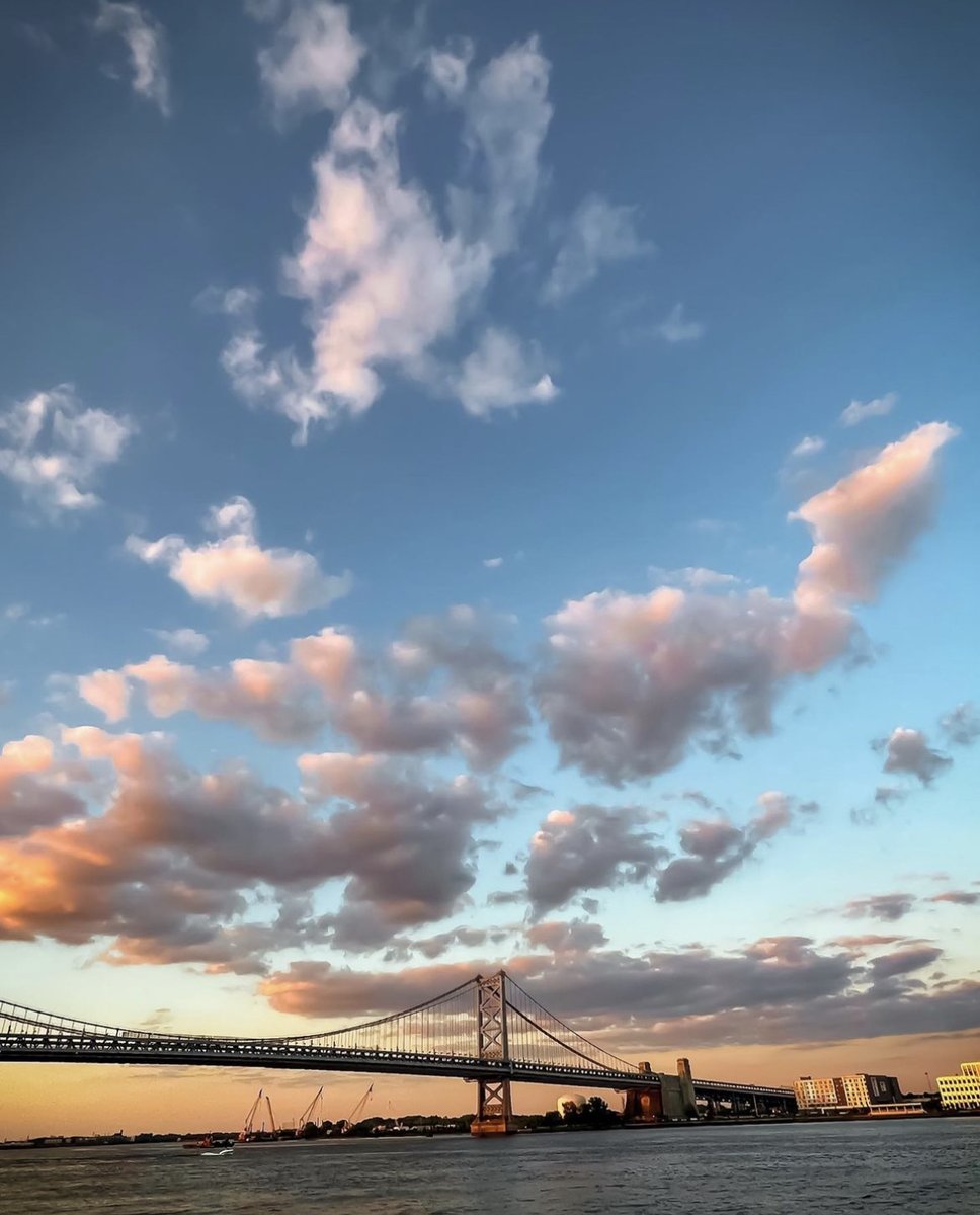 No sunset is the same on the #PhillyWaterfront. 

📸 @AbeerBaninamera

#MyPhillyWaterfront #RiverRink